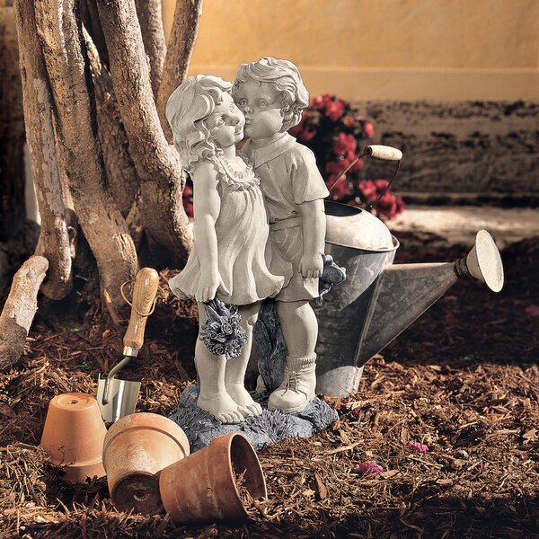 Design Toscano Young Sweethearts Kissing Children Garden Statue ...